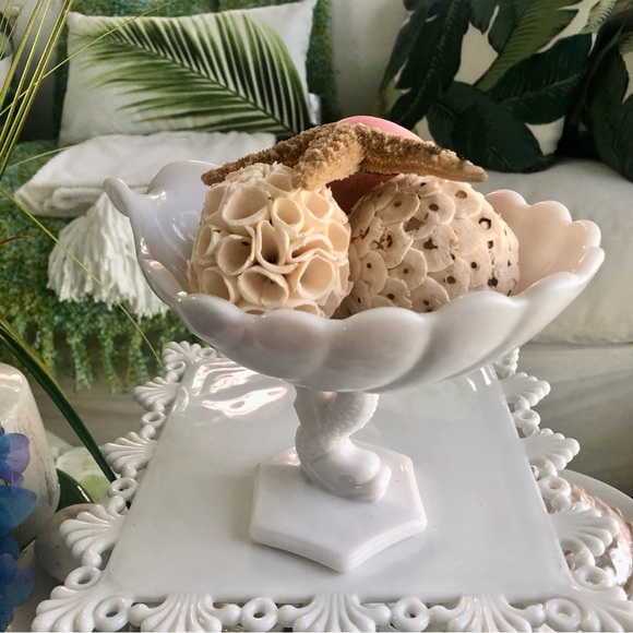 Vintage Westmoreland Milk Glass Dolphin Stem Shell Compote/Bowl - Picture 3 of 9